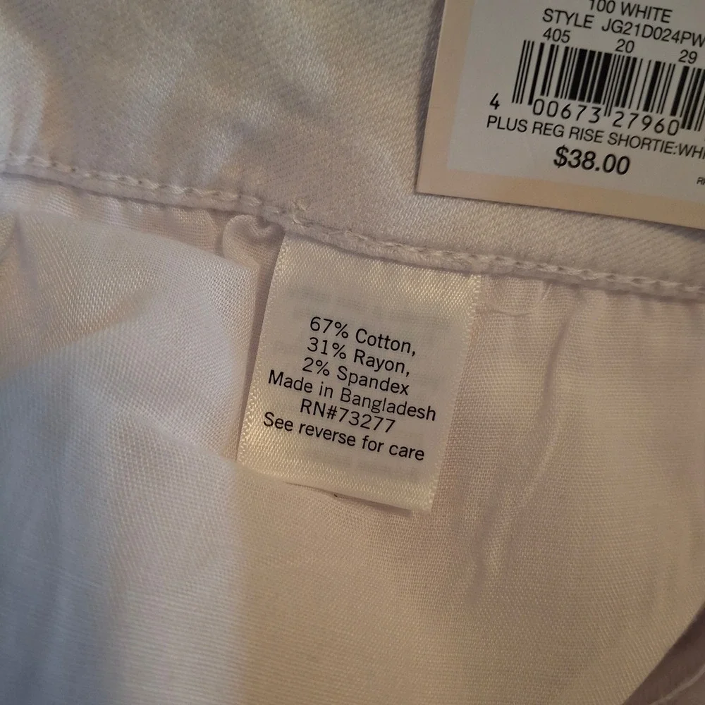 SO Womens Plus Size 16 35W White Stretch Denim High Rise Shorts 2.5" Inseam - Picture 5 of 8